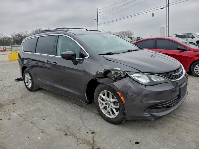 Photo 4 from auction – 2017 CHRYSLER PACIFICA T with VIN 2C4RC1DG2HR551303