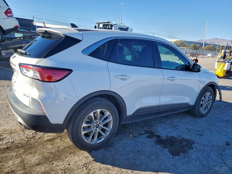 Photo 3 from auction – 2020 FORD ESCAPE SE with VIN 1FMCU0G67LUB49266