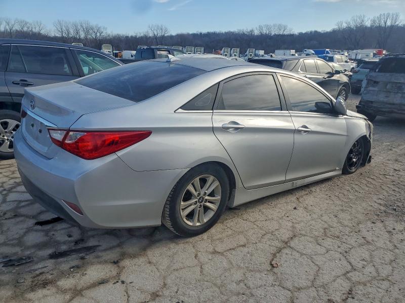 Photo 3 from auction – 2014 HYUNDAI SONATA GLS with VIN 5NPEB4AC5EH931474