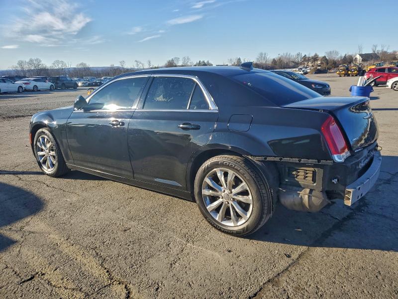 Photo 2 from auction – 2015 CHRYSLER 300 LIMITE with VIN 2C3CCARG2FH894439