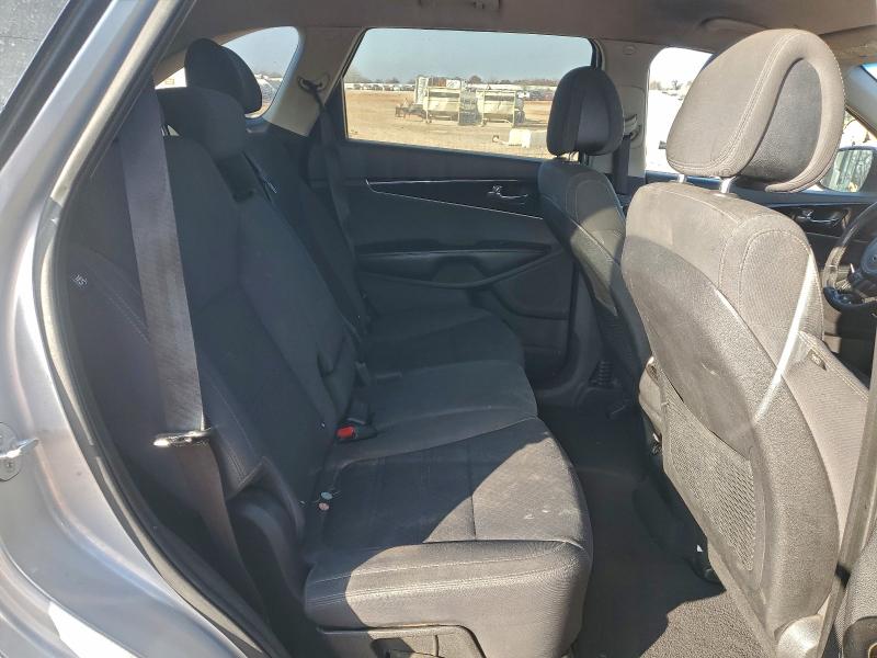 Photo 11 from auction – 2016 KIA SORENTO LX with VIN 5XYPG4A34GG017124
