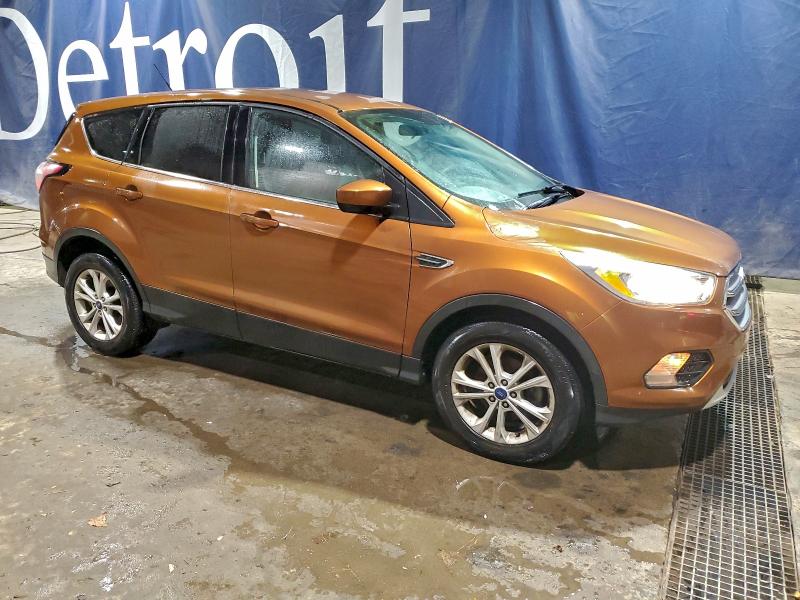 Photo 4 from auction – 2017 FORD ESCAPE SE with VIN 1FMCU0GD4HUD52024
