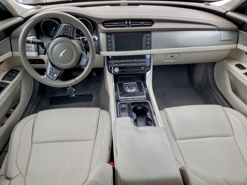 Photo 8 from auction – 2017 JAGUAR XF with VIN SAJBR4BV2HCY26925
