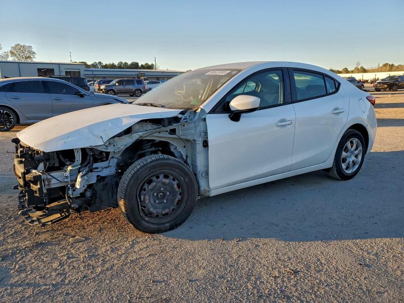 Фото 1 с аукциона – 2018 MAZDA 3 SPORT с VIN 3MZBN1U72JM231601