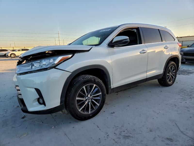 TOYOTA HIGHLANDER 2019 with VIN 5TDKZRFH7KS338107 - Photo from auction