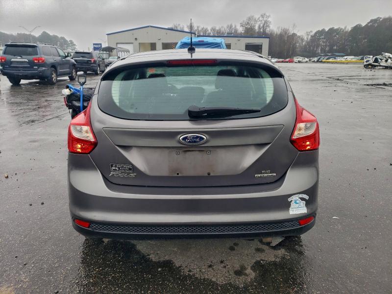 Foto 6 de la subasta – 2014 FORD FOCUS SE con VIN 1FADP3K22EL312863