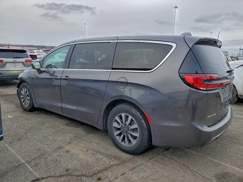 Photo 2 from auction – 2022 CHRYSLER PACIFICA with VIN 2C4RC1L73NR122653