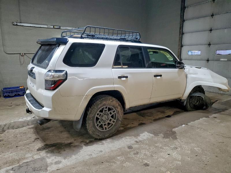 Photo 3 from auction – 2020 TOYOTA 4RUNNER SR with VIN JTEBU5JR0L5752291