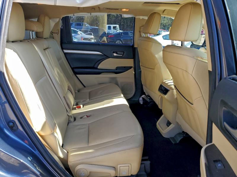 Photo 11 from auction – 2018 TOYOTA HIGHLANDER with VIN 5TDKZRFH9JS283223