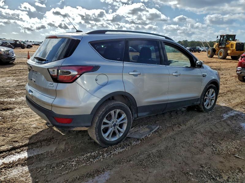 Photo 3 from auction – 2017 FORD ESCAPE SE with VIN 1FMCU0GD5HUA90434