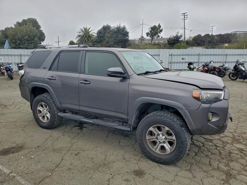 Photo 4 from auction – 2016 TOYOTA 4RUNNER SR with VIN JTEBU5JR0G5373054