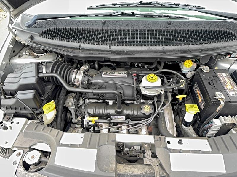 Photo 7 from auction – 2002 CHRYSLER TOWN & COU with VIN 2C8GP64L32R587917