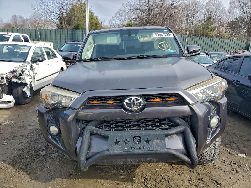 Photo 5 from auction – 2015 TOYOTA 4RUNNER SR with VIN JTEBU5JR1F5231973