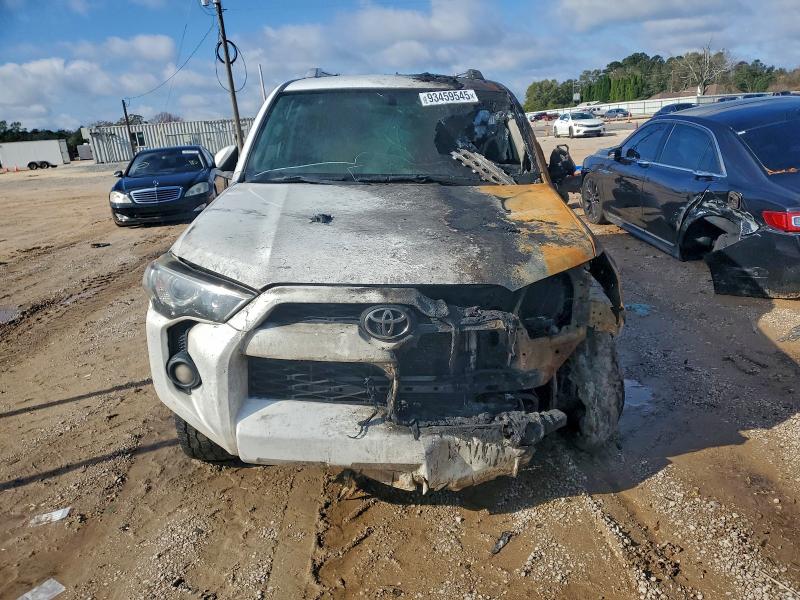 Photo 5 from auction – 2017 TOYOTA 4RUNNER SR with VIN JTEBU5JR6H5444839