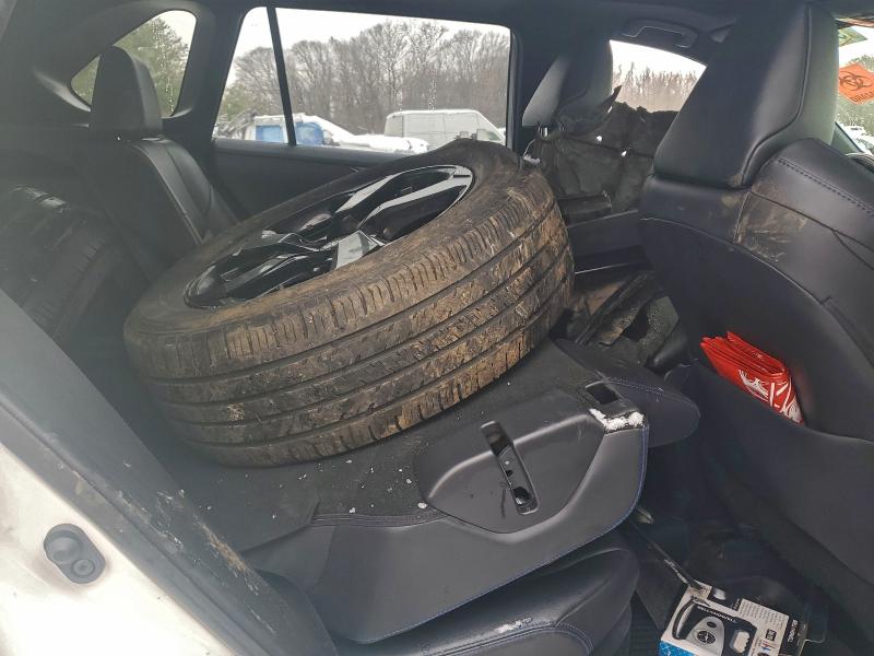 Photo 11 from auction – 2020 TOYOTA RAV4 XSE with VIN JTMEWRFV8LJ036710