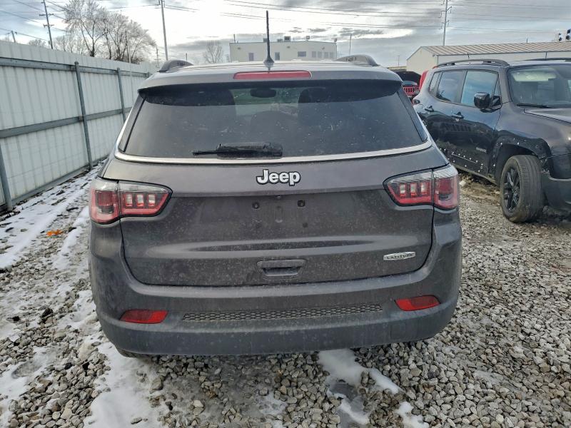 Photo 6 from auction – 2017 JEEP COMPASS LA with VIN 3C4NJCBB2HT647792