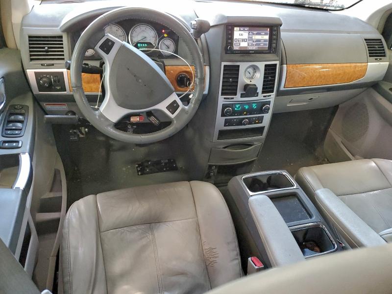 Photo 8 from auction – 2010 CHRYSLER TOWN & COU with VIN 2A4RR6DX5AR137489
