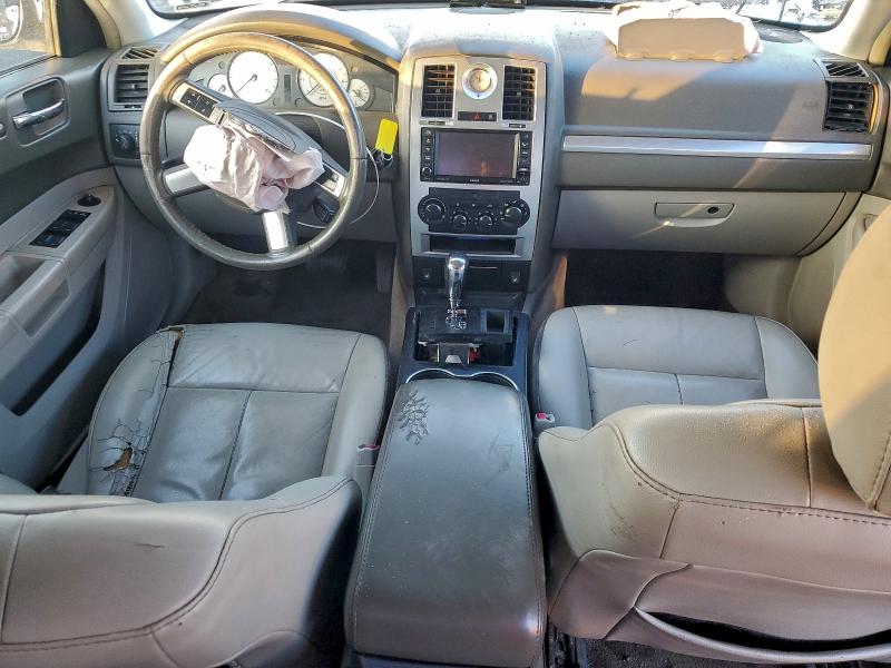 Photo 8 from auction – 2010 CHRYSLER 300 TOURIN with VIN 2C3CA5CV5AH292664