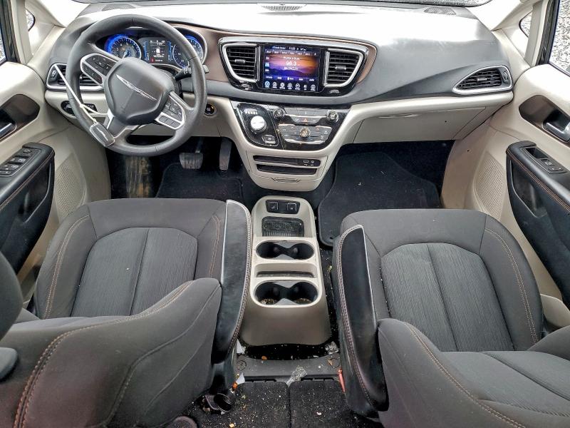 Photo 8 from auction – 2017 CHRYSLER PACIFICA T with VIN 2C4RC1DG4HR593374
