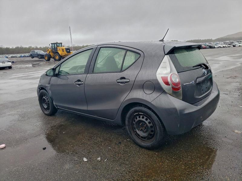 Photo 2 from auction – 2014 TOYOTA PRIUS C with VIN JTDKDTB33E1570985
