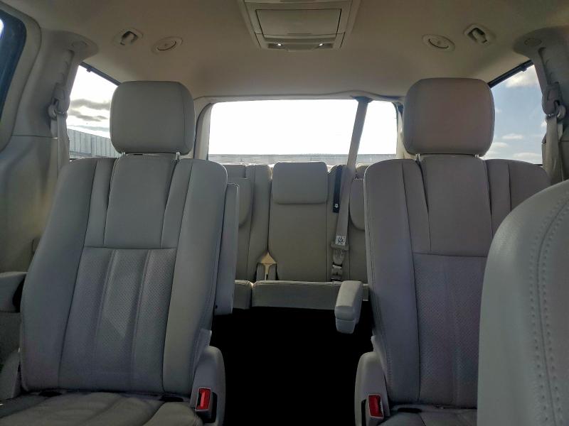 Photo 10 from auction – 2015 CHRYSLER TOWN & COU with VIN 2C4RC1CG0FR726971
