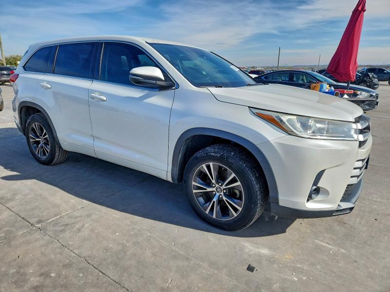 Photo 4 from auction – 2017 TOYOTA HIGHLANDER with VIN 5TDZARFH1HS028372