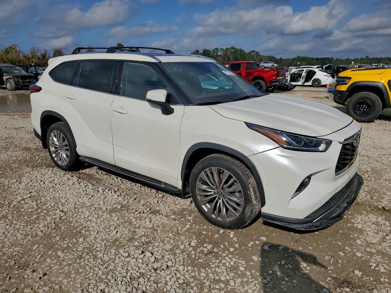 Photo 4 from auction – 2021 TOYOTA HIGHLANDER with VIN 5TDFZRBH3MS086866