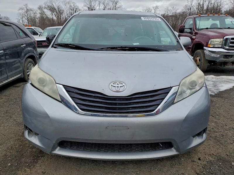 Photo 5 from auction – 2013 TOYOTA SIENNA LE with VIN 5TDKK3DC1DS328622