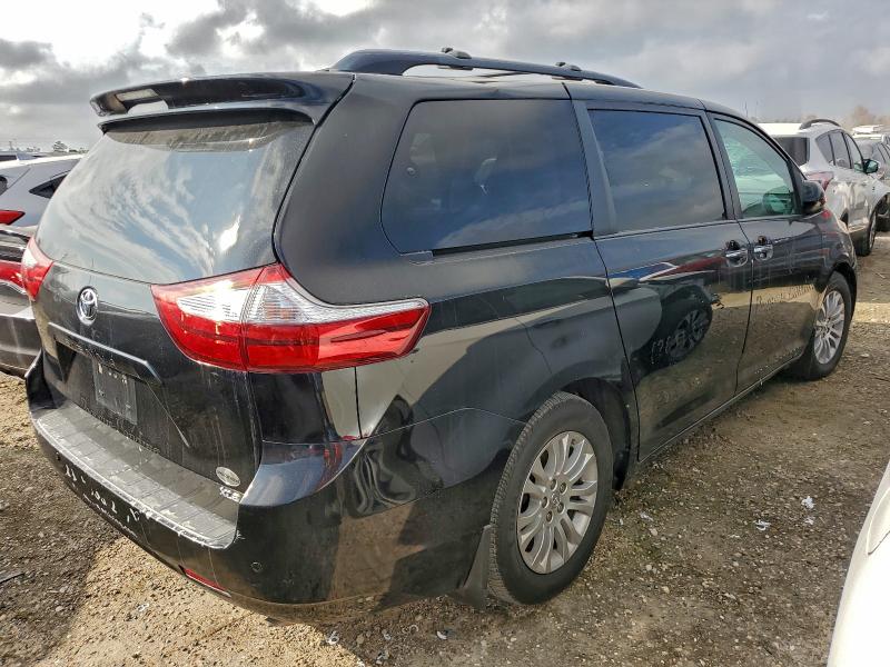 Photo 3 from auction – 2017 TOYOTA SIENNA XLE with VIN 5TDYZ3DC4HS834506
