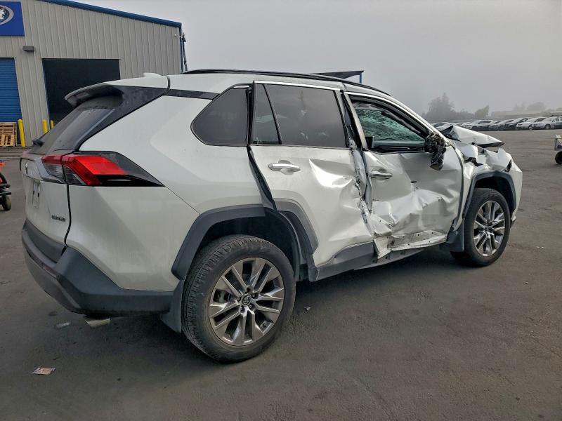 Photo 3 from auction – 2019 TOYOTA RAV4 with VIN 2T3Y1RFV4KC009226