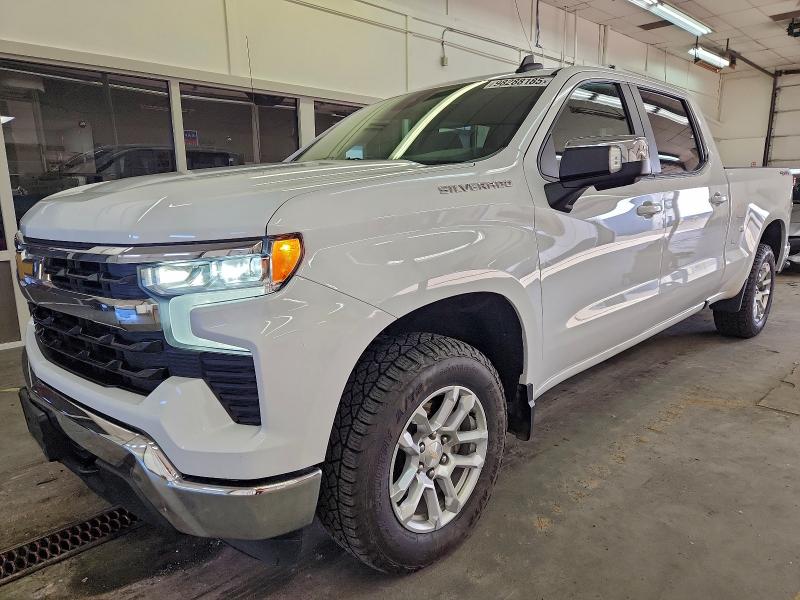 CHEVROLET SILVERADO 2022 with VIN 1GCUDDEDXNZ586637 - Photo from auction