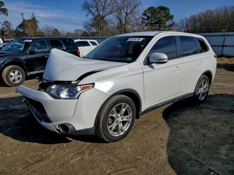MITSUBISHI OUTLANDER 2015 z numerem VIN JA4AD3A35FZ004109 - Zdjęcie z aukcji