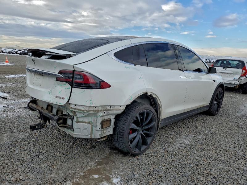 Photo 3 from auction – 2017 TESLA MODEL X with VIN 5YJXCAE45HF078617