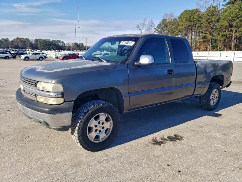 CHEVROLET SILVERADO 2000 with VIN 1GCEC19V5YZ144930 - Photo from auction