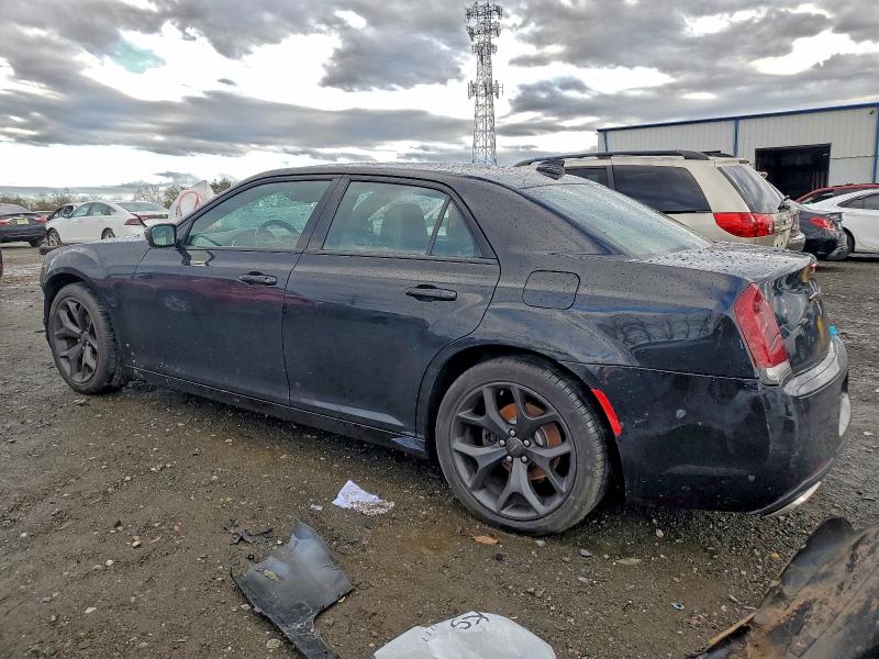 Фото 2 с аукциона – 2021 CHRYSLER 300 S с VIN 2C3CCABG7MH523669