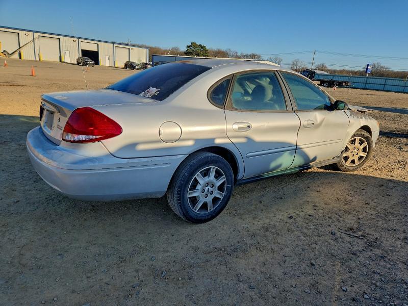 Photo 3 from auction – 2005 FORD TAURUS SE with VIN 1FAFP53U85A223721