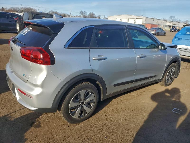 Photo 3 from auction – 2017 KIA NIRO FE with VIN KNDCB3LC8H5064672
