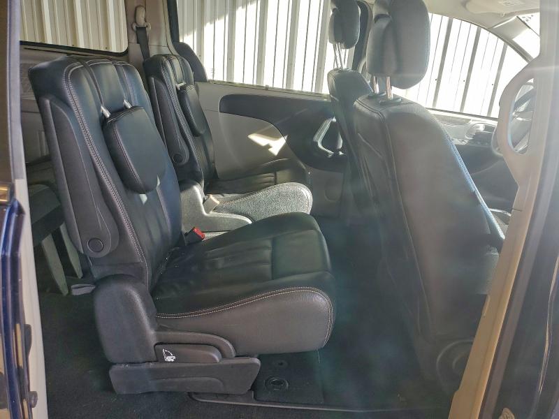 Photo 11 from auction – 2015 CHRYSLER TOWN & COU with VIN 2C4RC1BG6FR574065