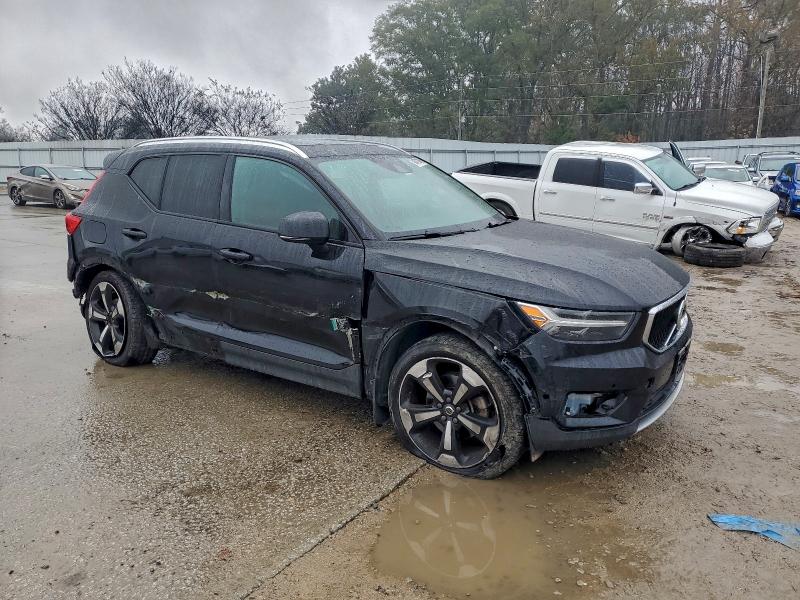 Photo 4 from auction – 2019 VOLVO XC40 T5 MO with VIN YV4162UK0K2120492