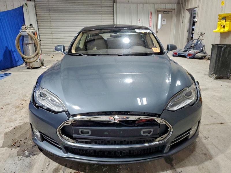 Photo 5 from auction – 2012 TESLA MODEL S with VIN 5YJSA1CN0CFP03106