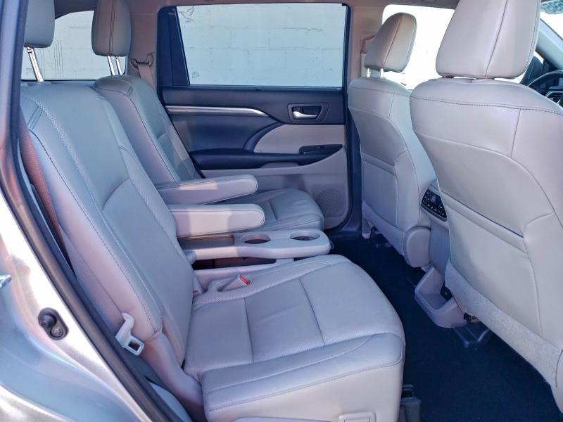 Photo 11 from auction – 2017 TOYOTA HIGHLANDER with VIN 5TDDZRFH8HS469256