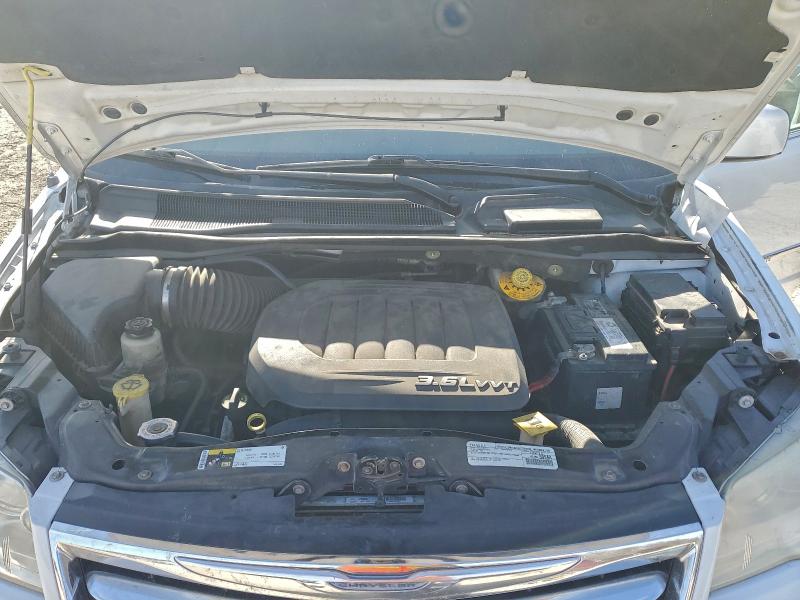 Photo 12 from auction – 2016 CHRYSLER TOWN & COU with VIN 2C4RC1BG0GR289282