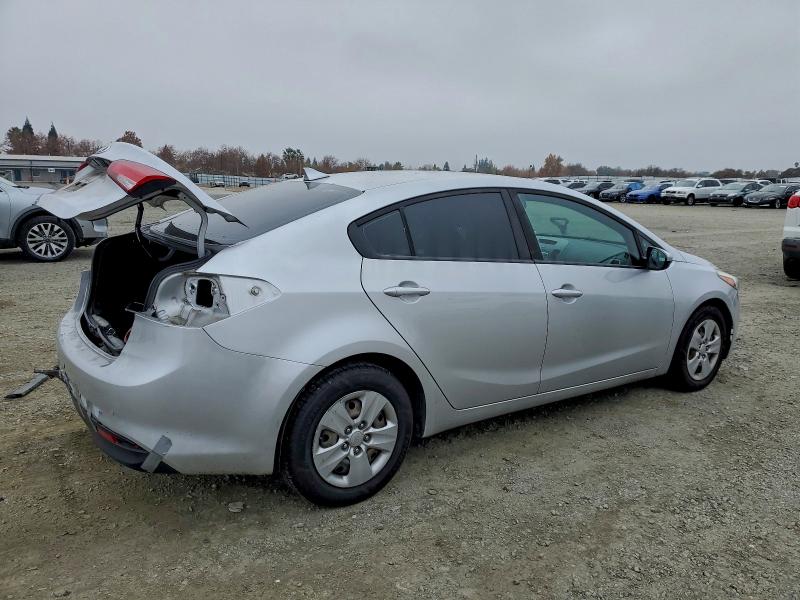 Photo 3 from auction – 2018 KIA FORTE LX with VIN 3KPFK4A74JE182978