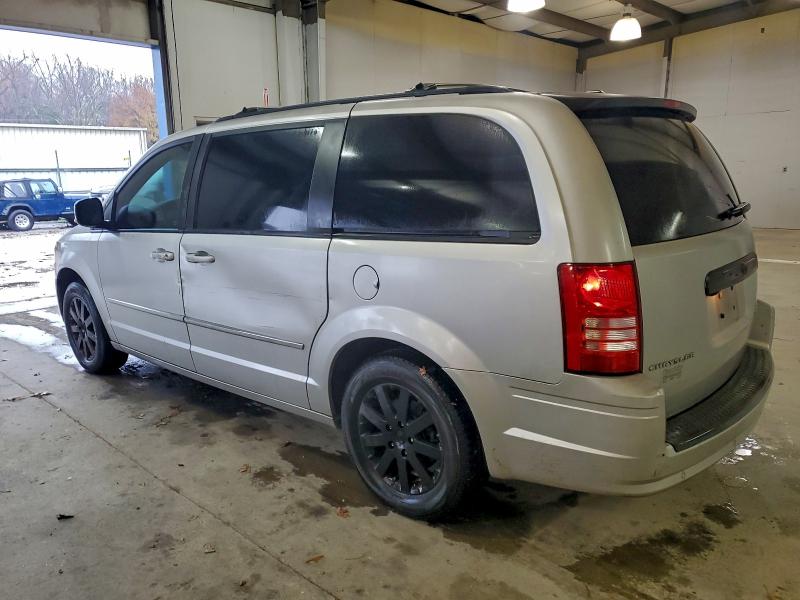 Photo 2 from auction – 2010 CHRYSLER TOWN & COU with VIN 2A4RR5D12AR104116