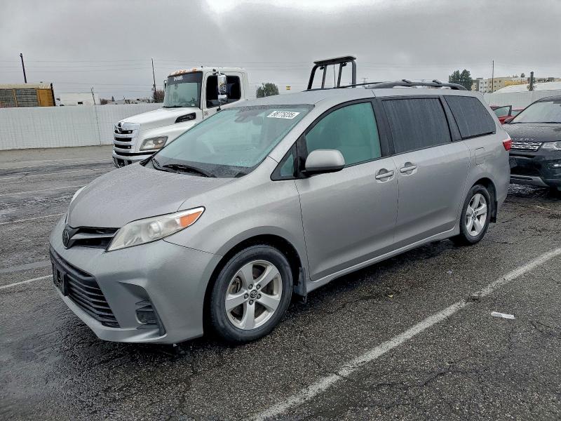 TOYOTA SIENNA LE 2018 with VIN 5TDKZ3DC2JS930906 - Photo from auction