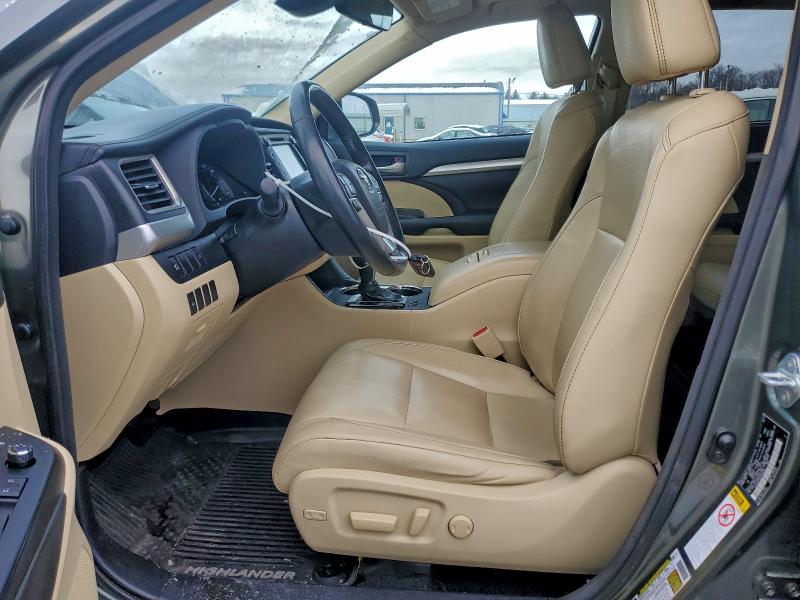 Photo 7 from auction – 2017 TOYOTA HIGHLANDER with VIN 5TDJGRFH4HS029799