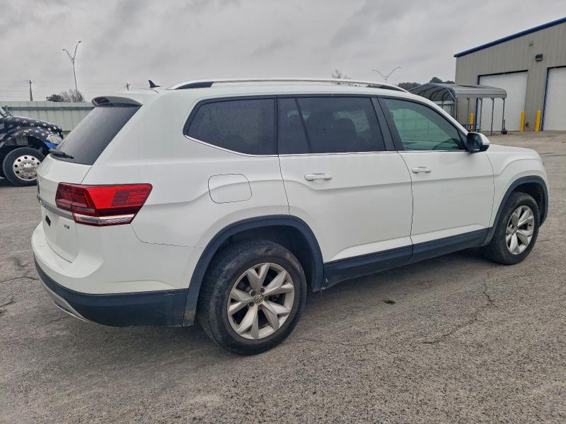 Photo 3 from auction – 2018 VOLKSWAGEN ATLAS S with VIN 1V2AP2CA3JC535905