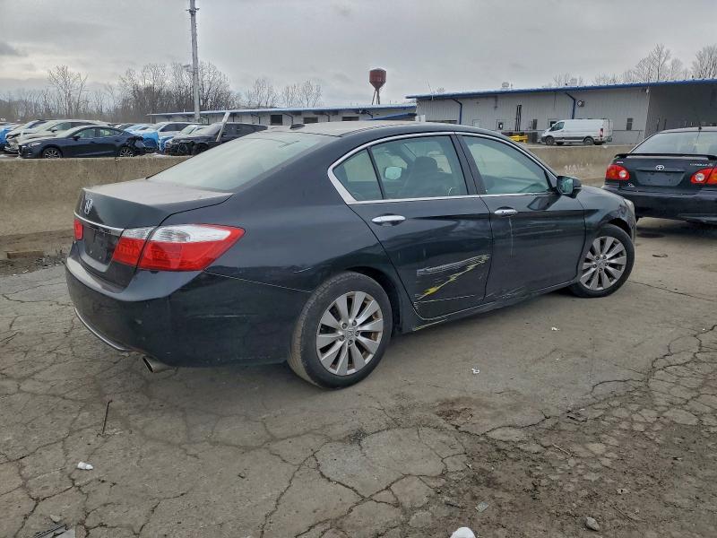 Photo 3 from auction – 2015 HONDA ACCORD EXL with VIN 1HGCR2F85FA207872