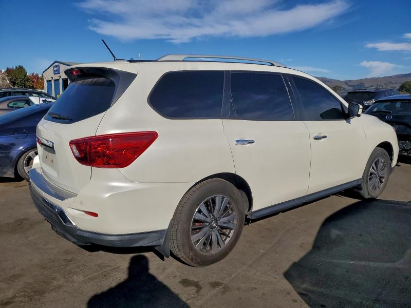 Photo 3 from auction – 2017 NISSAN PATHFINDER with VIN 5N1DR2MN7HC911733