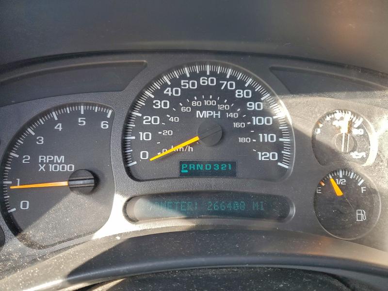 Photo 9 from auction – 2004 CHEVROLET SILVERADO with VIN 2GCEK19V041365566
